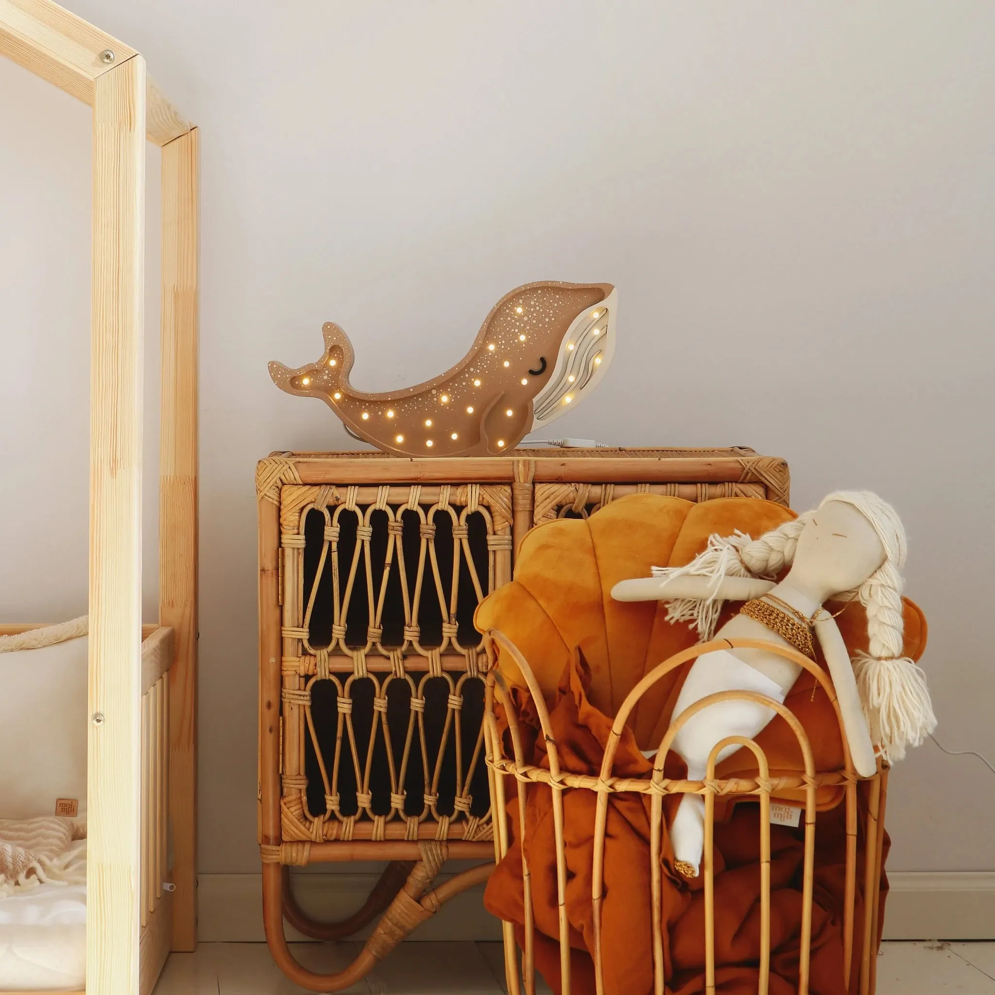 Brown Whale Lamp